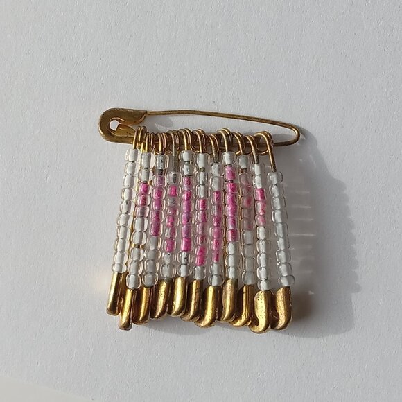 🎯 10 for $10 / Vintage Beaded Heart Pin - Picture 2 of 7